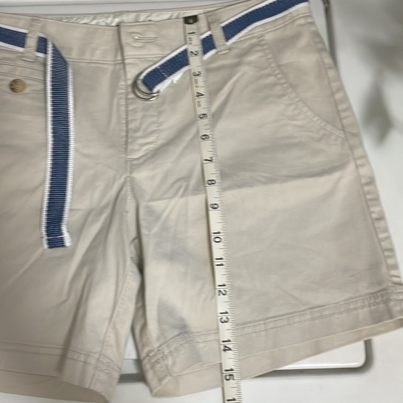 Dockers khaki shorts size 6 with D Ring Belt - Picture 7 of 8
